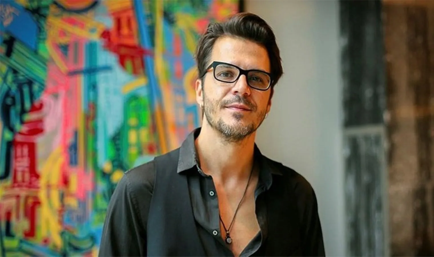 Mehmet Günsür’ün Eski Halleri Gündemde: “Annem Ankara” Dizisiyle Sosyal Medyanın Gözdesi Oldu