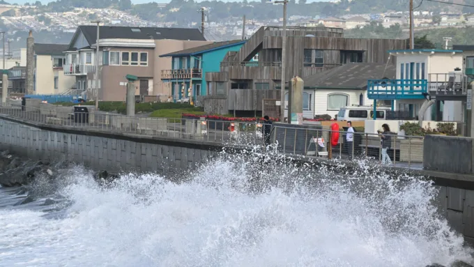 California Kıyısında 7 Büyüklüğünde Deprem