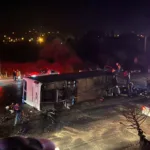 Denizli'de Yolcu Otobüsü ve TIR Çarpıştı