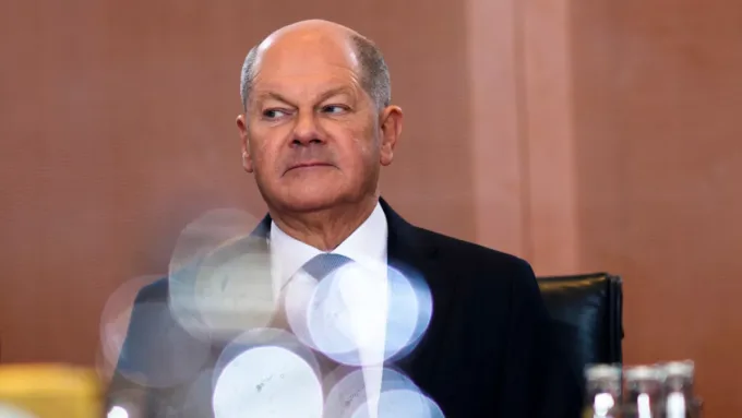 Olaf Scholz'un Koalisyonu Güven Oylamasını Geçemedi