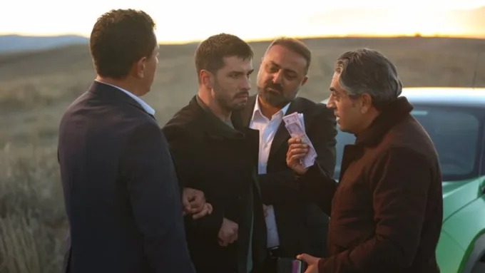 Siyah Kalp Setinde Gerginlik