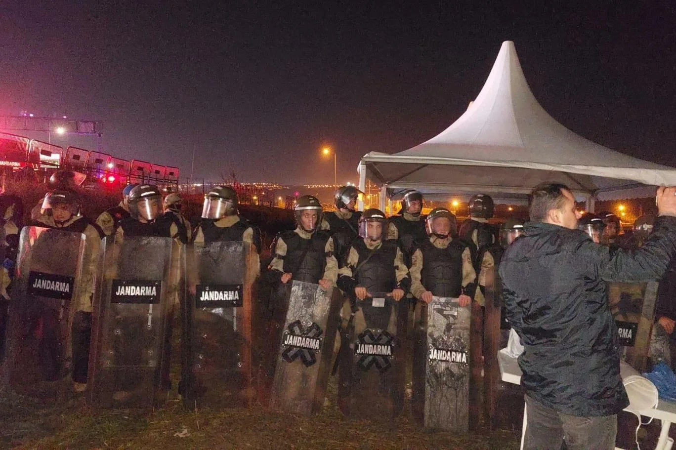 Silivri Cezaevi Önündeki Zafer Partisi Çadırı Söküldü