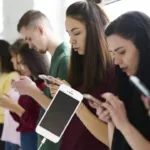 Omurga Sağlığını Tehdit Eden Teknoloji Bağımlılığı