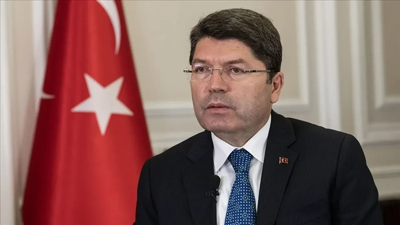 Adalet Bakanı'ndan Sert Mesaj: Top İktidarda Ne Demek, Biz Top Oynamıyoruz