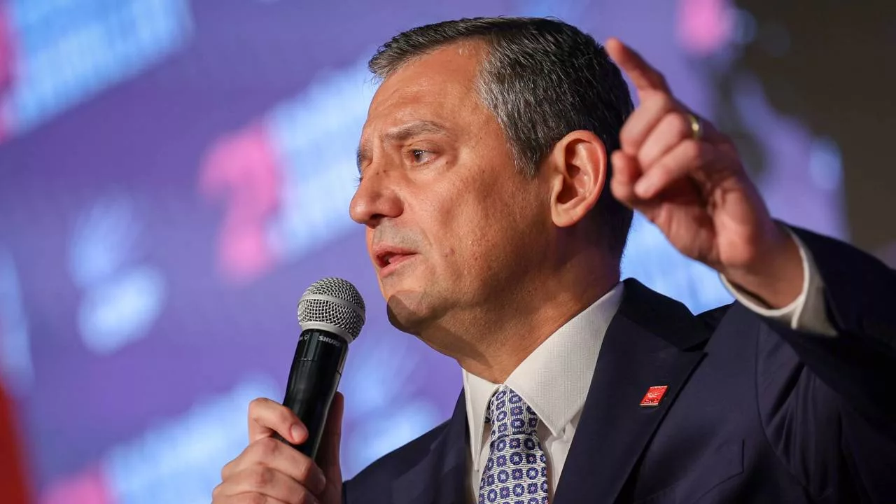 Ankara’da 23 Nisan Gerginliği: Valilik Yasakladı, Özgür Özel Birinci Meclis'e Davet Etti