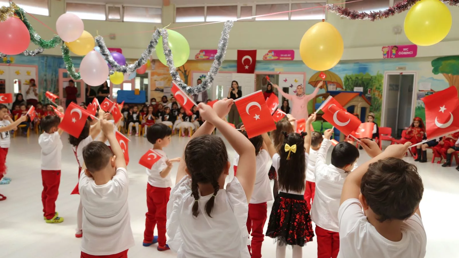 Atatürk’süz 23 Nisan Tepkisi: Velilerden ve Eğitimcilerden Sert Eleştiriler!