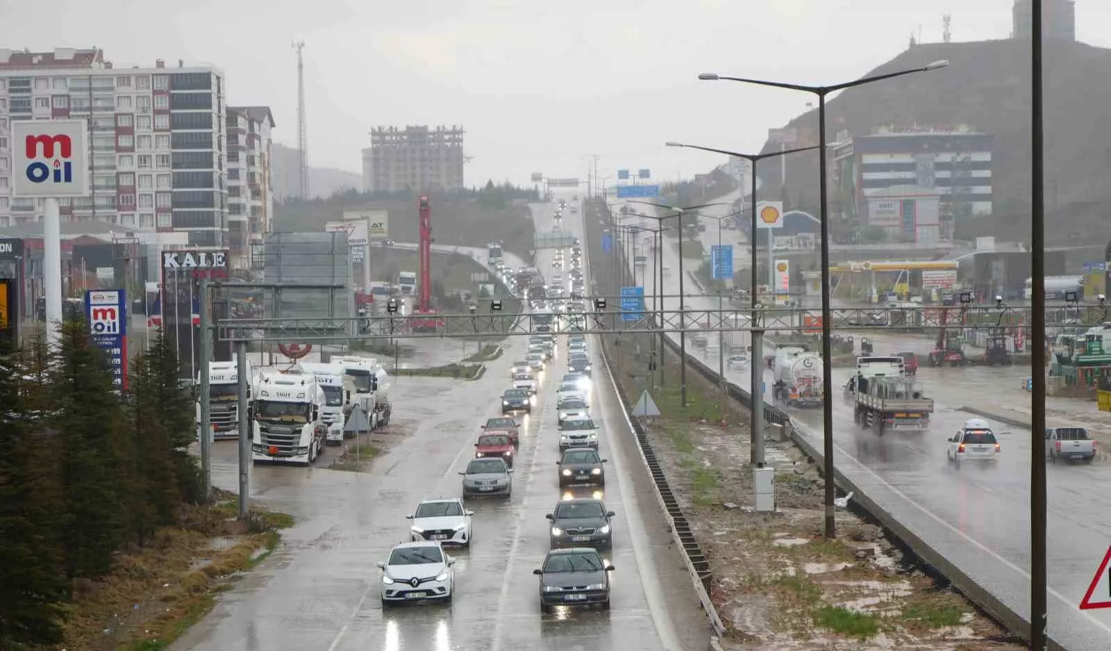 Bayram Dönüşü 43 İlin Geçiş Noktasında Sağanak Yağış Alarmı