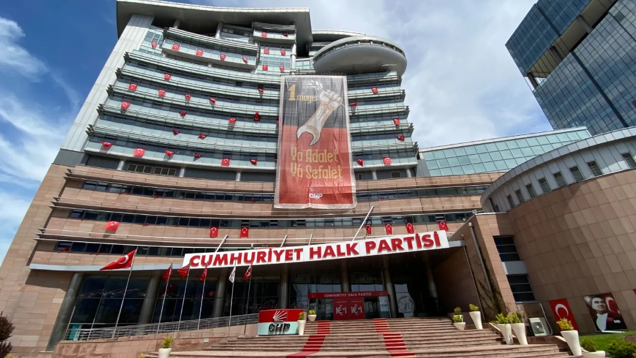 CHP Genel Merkezi’nde 1 Mayıs Mesajı: Ya Adalet Ya Sefalet