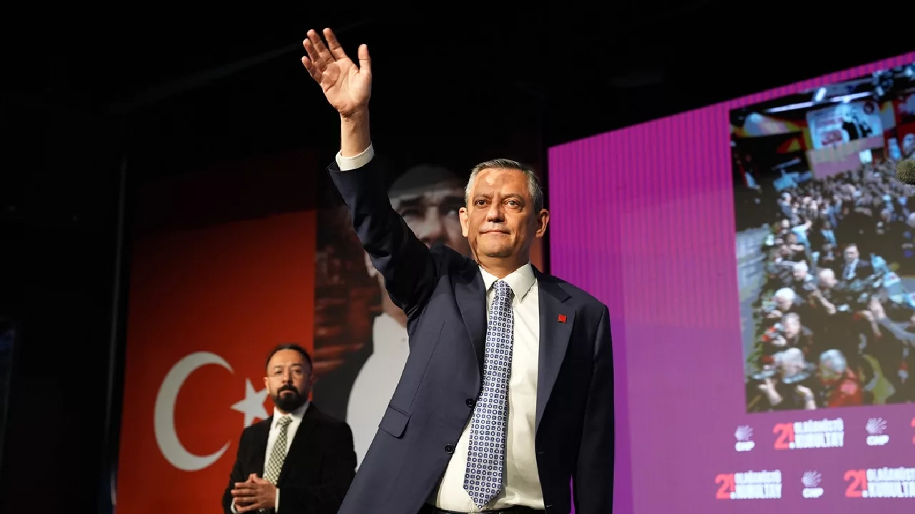 CHP Kurultayı “İrade Milletindir” Sloganıyla Gerçekleşti: Özgür Özel Tek Aday