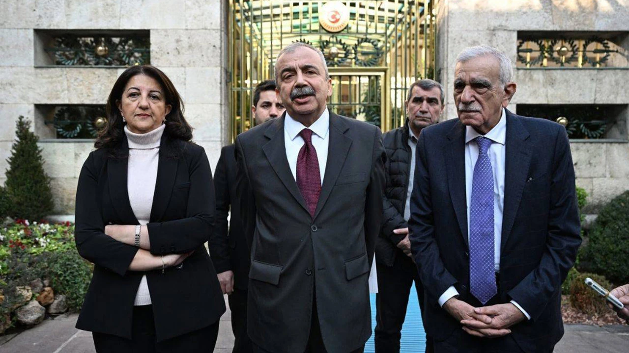 DEM Parti'den Sırrı Süreyya Önder Açıklaması: Heyet Değişikliği Gündemimizde Yok