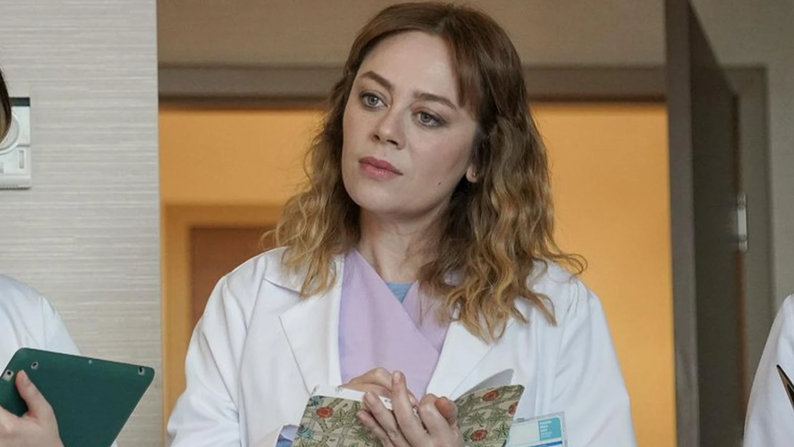 Demet Evgar'dan "Normal Doğum" Pankartına Sert Tepki: "Yazıklar Olsun!"