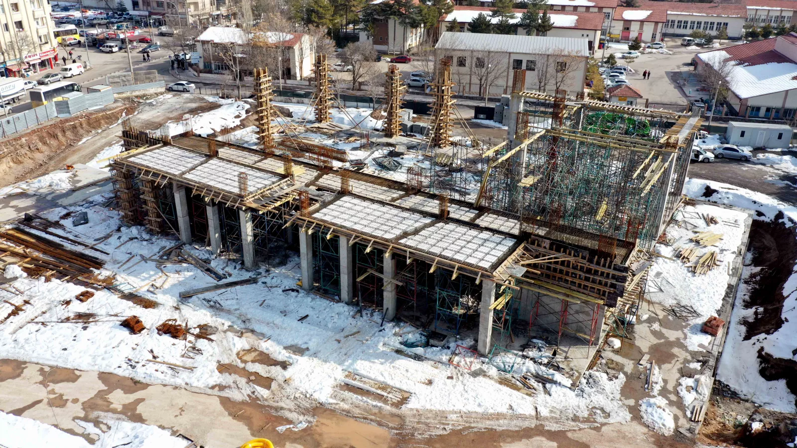 Depremzedeler Hâlâ Konut Bekliyor, AKP'li Belediye Külliye İnşa Ediyor!