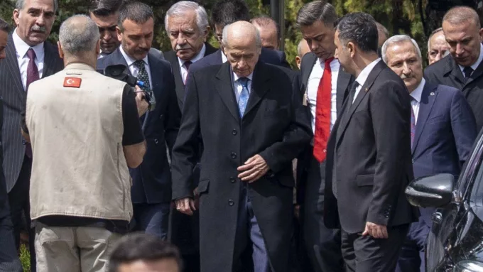 Devlet Bahçeli, Alparslan Türkeş’in Anma Törenine Katılarak İki Ay Sonra İlk Kez Görüntülendi