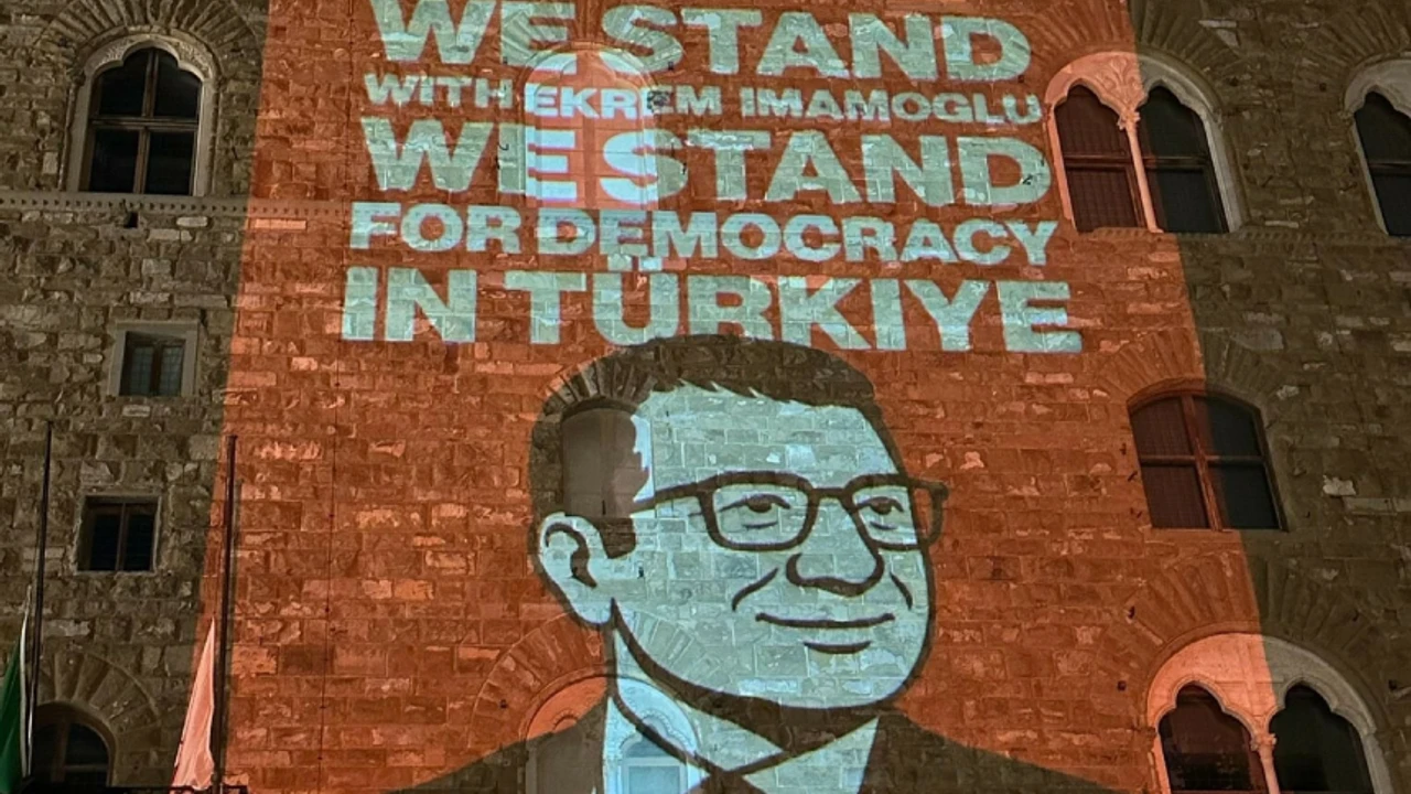 Floransa'da Ekrem İmamoğlu'na Destek: Palazzo Vecchio Aydınlanıyor