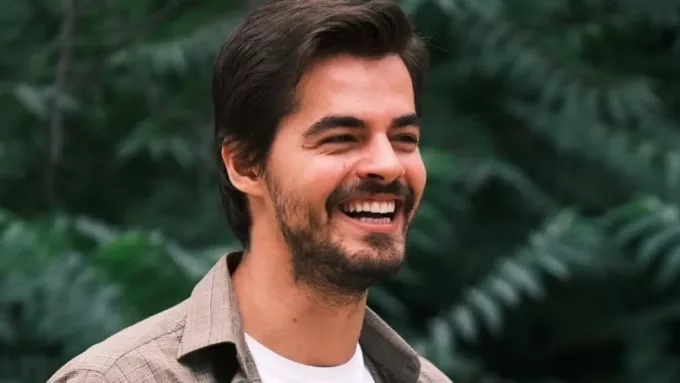 Gönül Dağı’nın Yıldızı Berk Atan Trafik Kazası Geçirdi: Durumu Ağır!