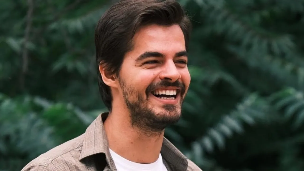 Gönül Dağı’nın Yıldızı Berk Atan Trafik Kazası Geçirdi: Durumu Ağır!