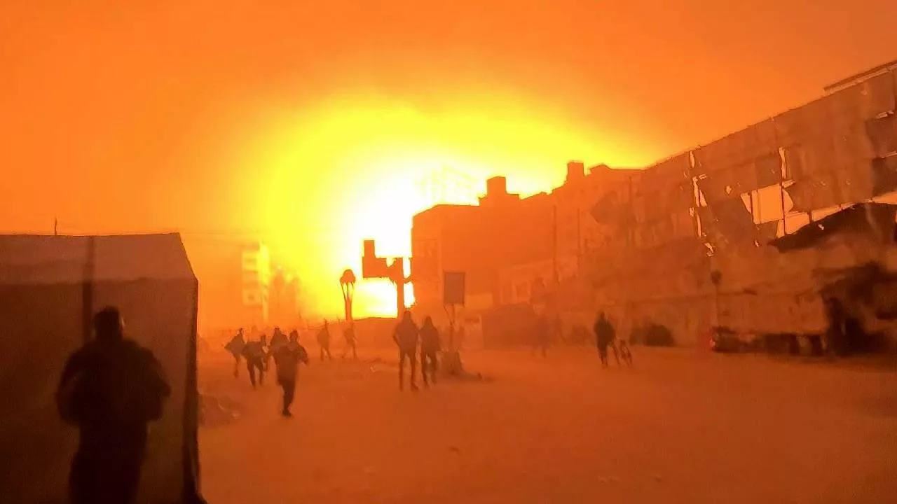 İsrail Gazze’deki El-Ehli Baptist Hastanesi’ni Vurdu