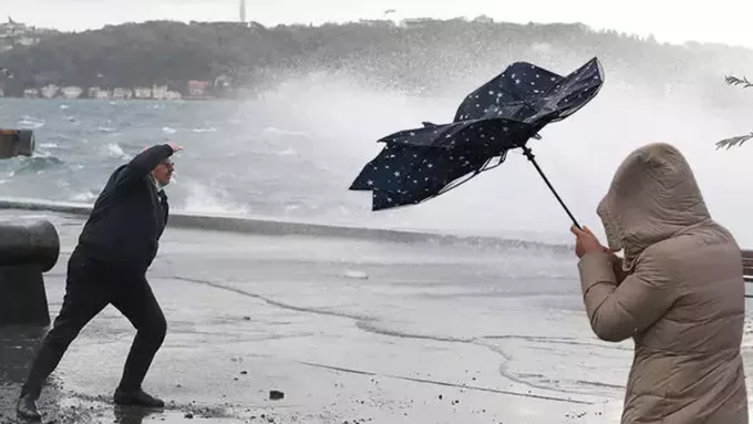 İstanbul'da Fırtına Alarmı: Rüzgar Hızı 70 km'ye Kadar Çıkacak!