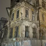 İstanbul'da Korkutan Deprem Sonrası Fatih’te Metruk Bina Çöktü!