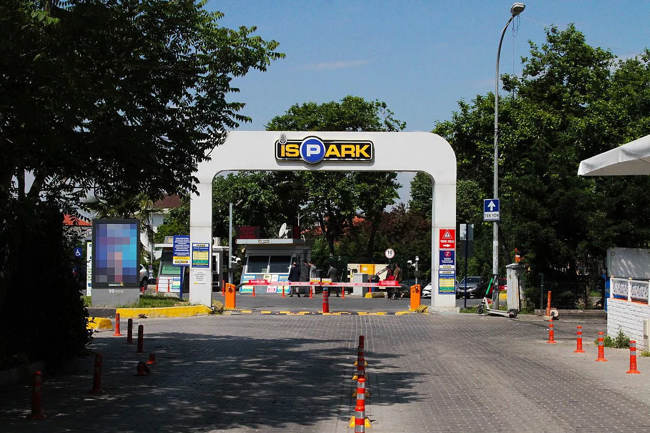İstanbul'da Şok Gelişme: 36 İSPARK Otoparkı Ruhsatsızlık Nedeniyle Mühürlendi