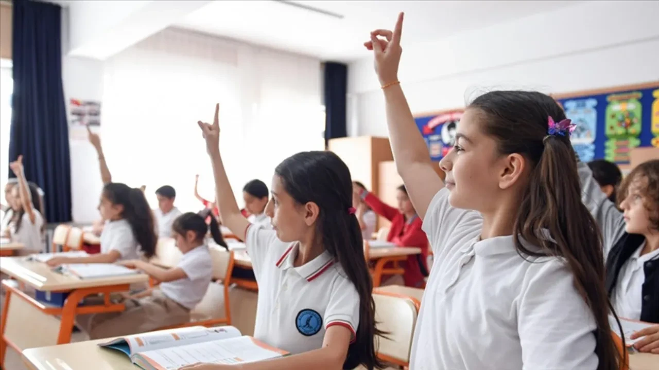İstanbul'daki Tüm Okullarda İlk Ders "Afet Farkındalık Eğitimi" Olacak