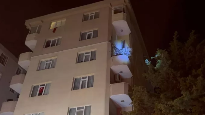 Kadıköy'de 5. Kattaki Balkon Çöktü: Büyük Panik Yaşandı!