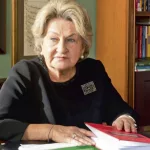 Kezban Hatemi’den Gençlere Sert Eleştiri: “İç Çamaşırıyla Dolaşıyorlar, Ahlaki Erozyon Derinleşti!”