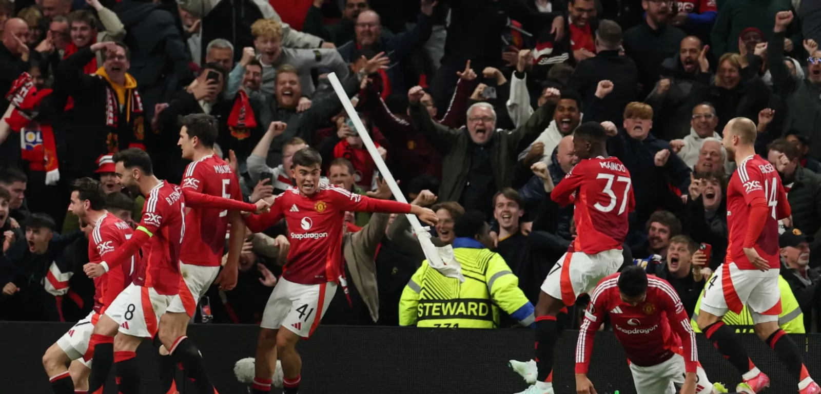 Manchester United-Lyon Maçında Tarihi Geri Dönüş! Beşiktaş Ayrıntısı Damga Vurdu
