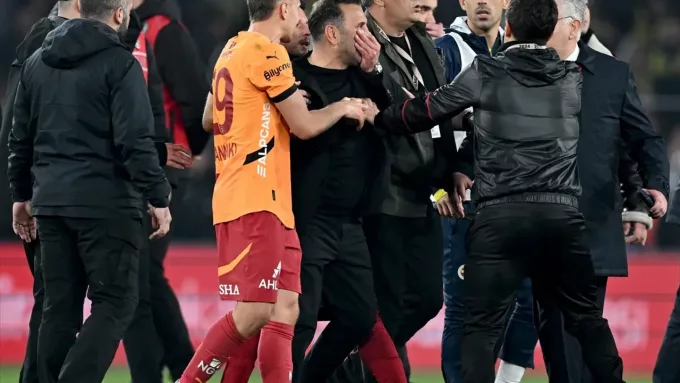 Olaylı Fenerbahçe-Galatasaray Derbisinin Cezaları Açıklandı: Mourinho’ya 3 Maç Ceza!