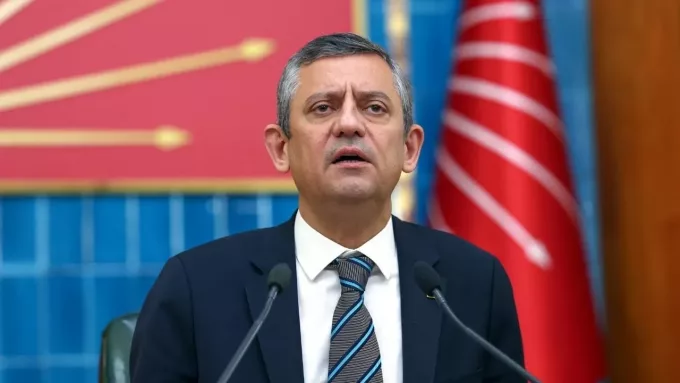 Özgür Özel'den Sürpriz Hamle: Eski Genel Başkanlara Davet