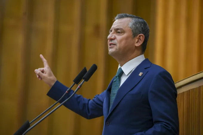 Özgür Özel'den Sürpriz Karar! Ümit Özdağ'ın Duruşmasına Katılacak