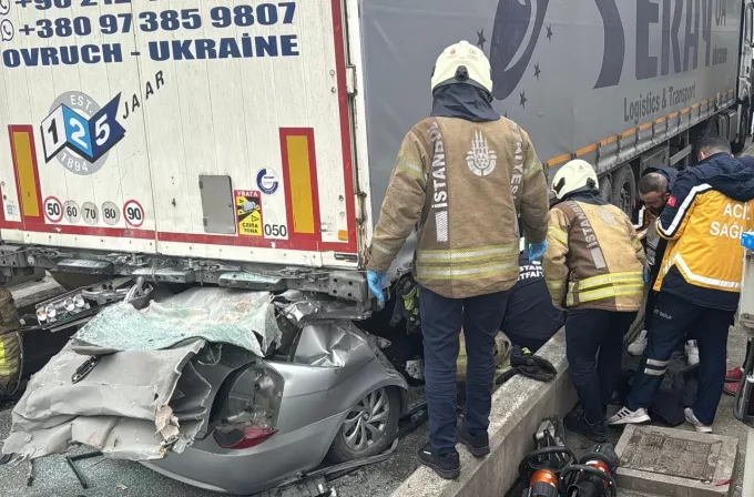 Pendik'te Feci Kaza: Otomobil TIR’ın Altına Girdi, 4 Kişi Hayatını Kaybetti
