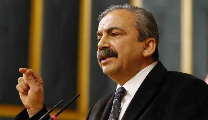 Sırrı Süreyya Önder Kalp Krizi Geçirdi! Durumu Yakından Takip Ediliyor