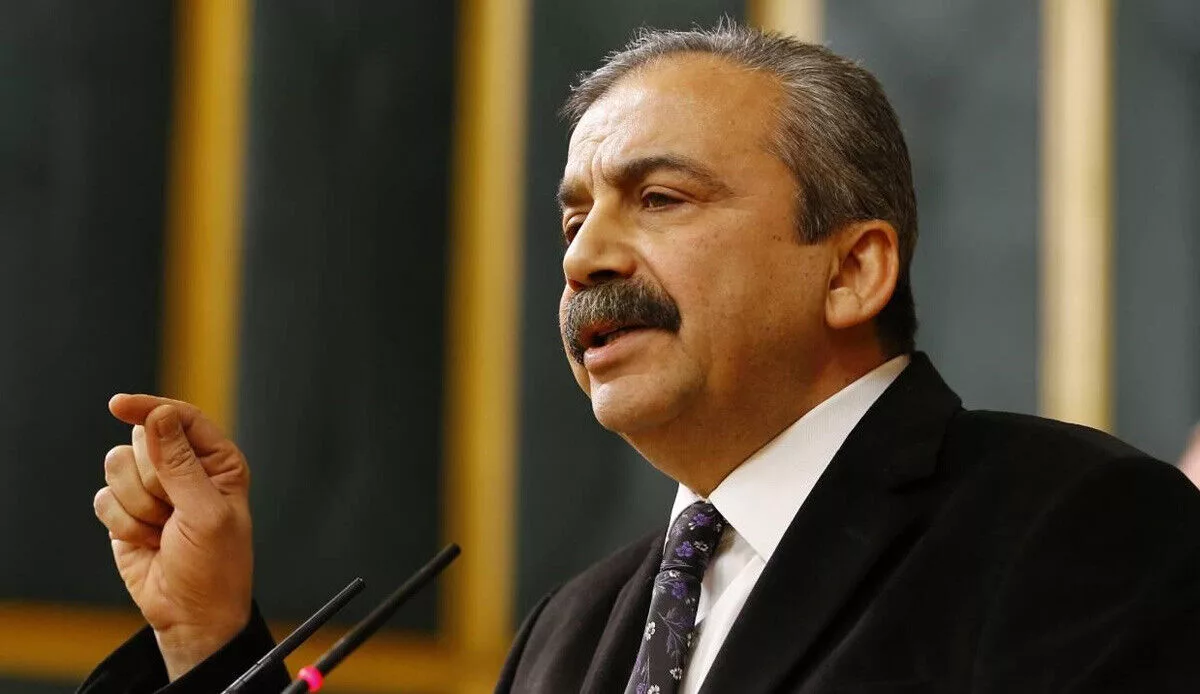 Sırrı Süreyya Önder Kalp Krizi Geçirdi! Durumu Yakından Takip Ediliyor