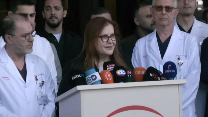 Sırrı Süreyya Önder Yoğun Bakımda: Hastaneden İlk Resmî Açıklama Geldi