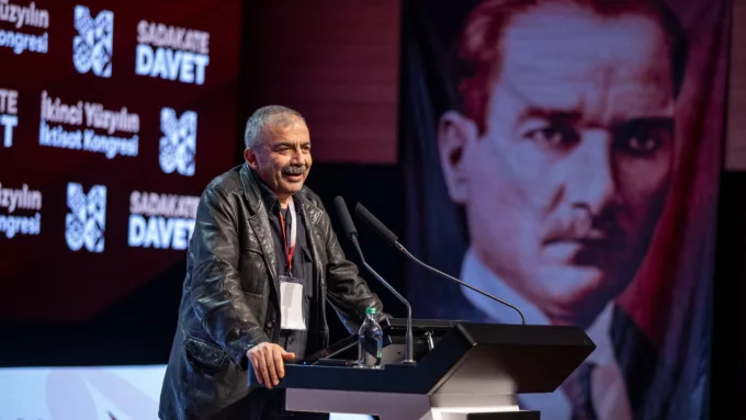 Sırrı Süreyya Önder’in Ameliyatı Tamamlandı: Durumu Ciddiyetini Koruyor