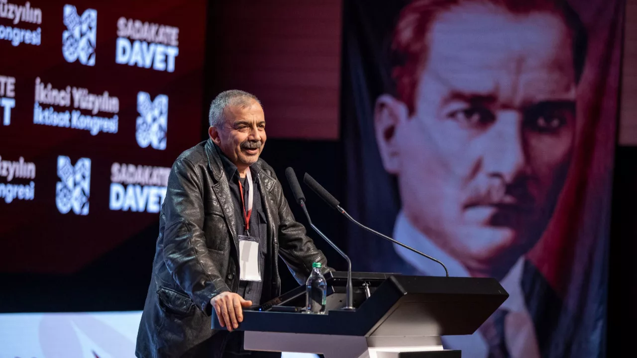 Sırrı Süreyya Önder’in Ameliyatı Tamamlandı: Durumu Ciddiyetini Koruyor