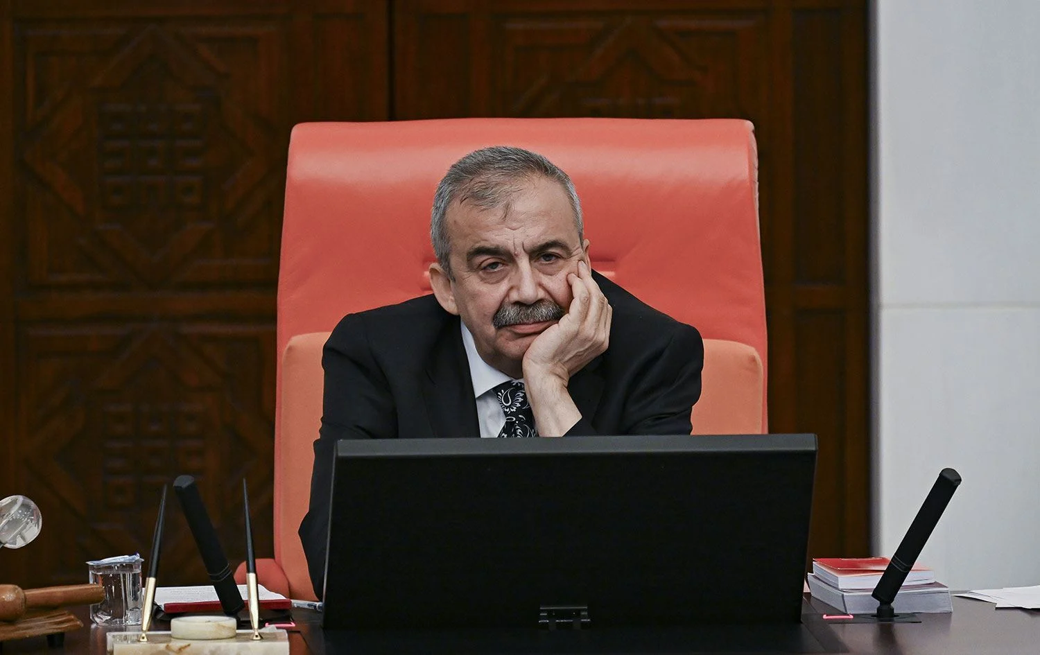 Sırrı Süreyya Önder’in Doktorundan Açıklama: Uyutucu Almadığı Halde Uyanmıyor