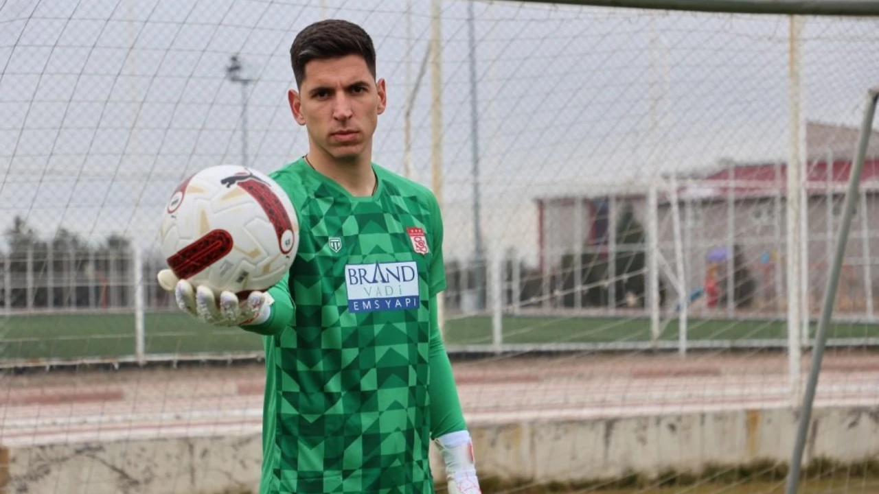 Sivasspor’un Kalecisi Djordje Nikolic Başarılı Bir Ameliyat Geçirdi