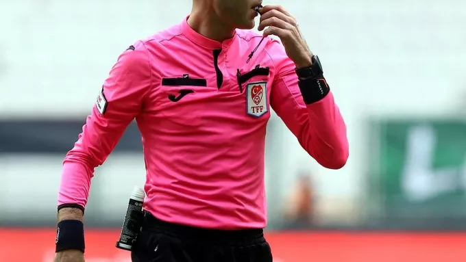 Süper Lig'de Haftanın Hakemleri Belli Oldu: Kritik Maçlara Tecrübeli İsimler
