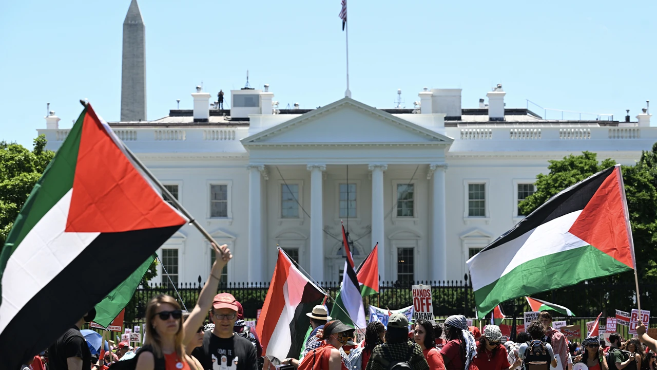 Washington’da Binlerce Kişi İsrail’e Ambargo Çağrısı Yaptı!