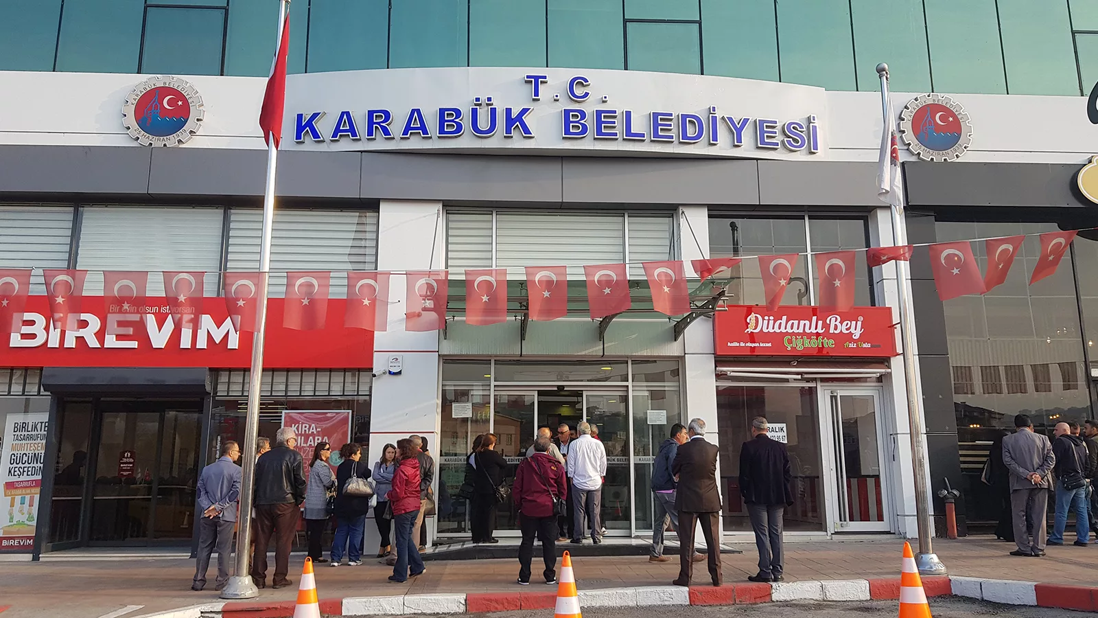 AKP'li Karabük Belediyesi'nden Emeklilere Şok: Ücretsiz Ulaşım Kaldırılıyor