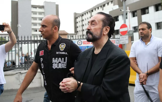 Adnan Oktar Davasında Flaş Gelişme: 2 Suçtan Beraat Kararı