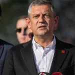 CHP Lideri Özgür Özel’e Cenaze Çıkışında Yumruklu Saldırı!