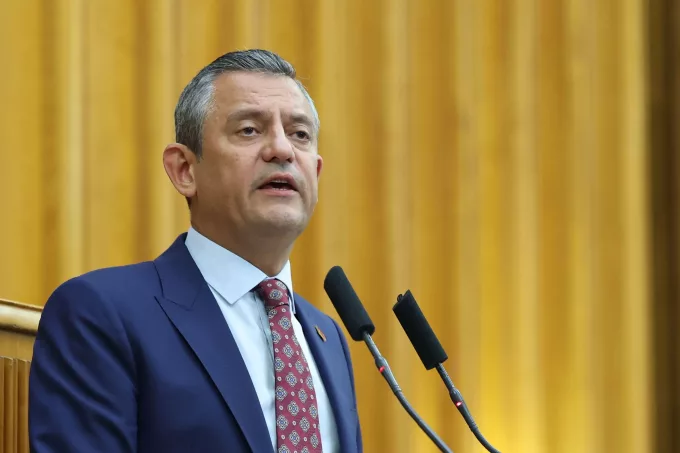 CHP'li Belediyelere Operasyonların Ardından Özgür Özel'den Miting Kararı