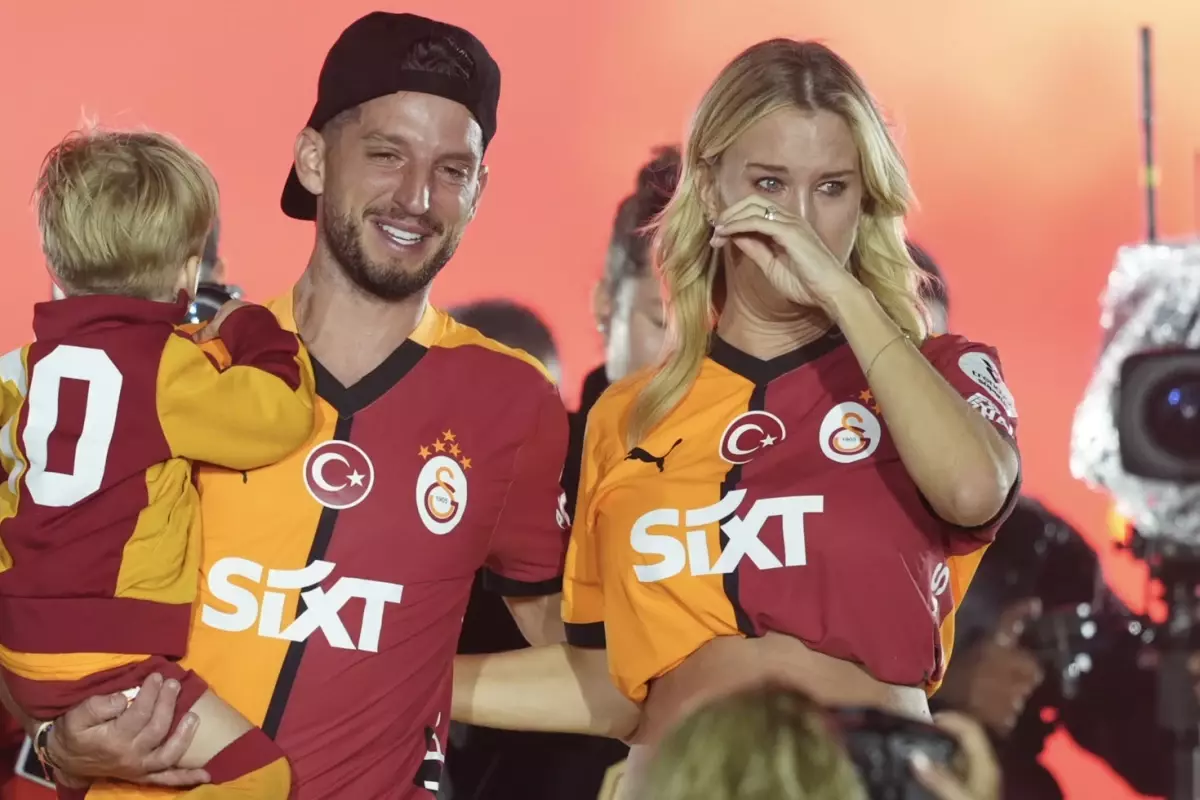 Dries Mertens, Galatasaray’a Gözyaşlarıyla Veda Etti