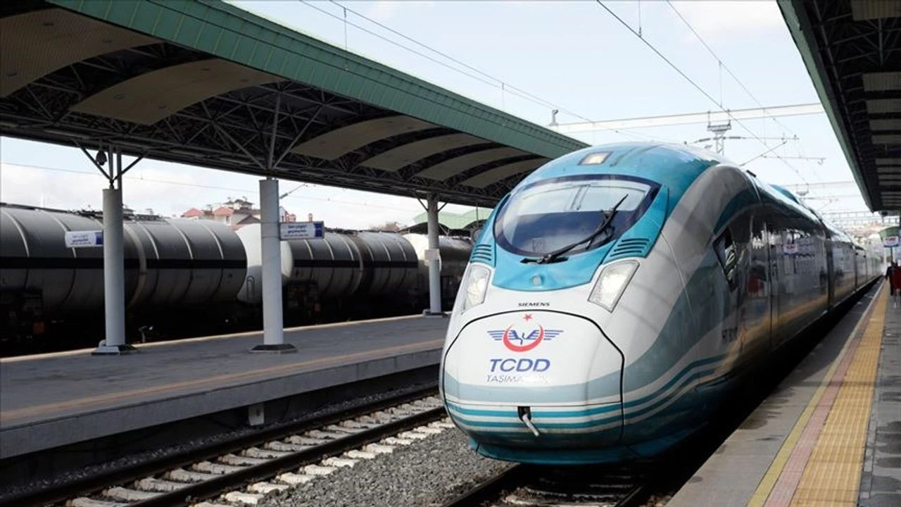 Elektrikler Kesildi: İstanbul-Ankara Hızlı Tren Seferleri Durduruldu!