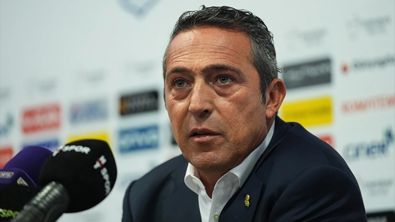Fenerbahçe Tribünlerinden Ali Koç İstifa Sesleri: Aziz Yıldırım Mesajı