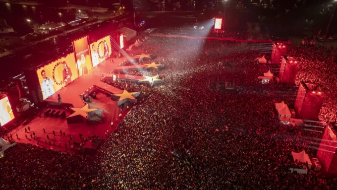 Galatasaray'dan Yenikapı'da 5 Yıldızlı Festival: Boğaz Sarı Kırmızıya Büründü!