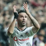Gökhan Gönül'den Beklenmedik Veda: Milli Takım Serüveni Sona Erdi
